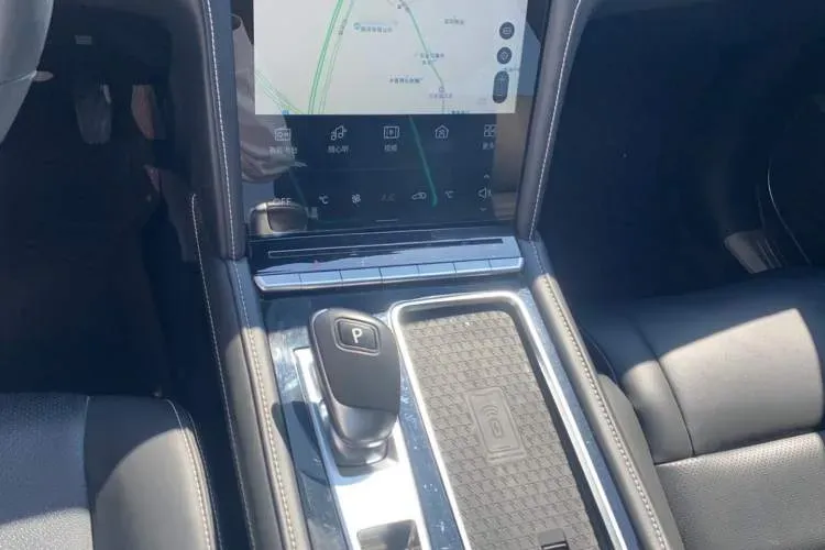 2021 Venucia Star 1.5T 190HP L4 7DCT,autocango,china used car exporter,china ev exporter,chinese used car exporter,chinese used ev exporter