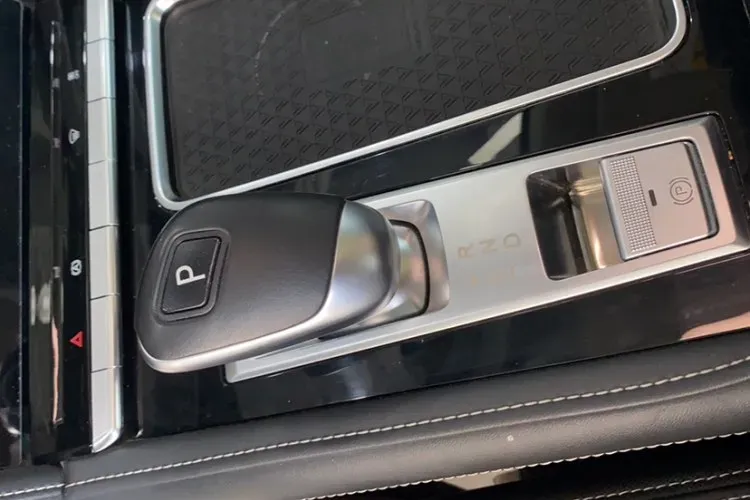 2021 Venucia Star 1.5T 190HP L4 7DCT,autocango,china used car exporter,china ev exporter,chinese used car exporter,chinese used ev exporter