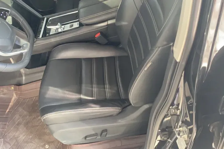 2021 Venucia Star 1.5T 190HP L4 7DCT,autocango,china used car exporter,china ev exporter,chinese used car exporter,chinese used ev exporter