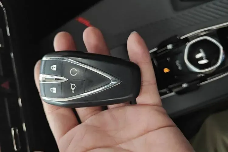 2022 ChangAn Oshan Z6 1.5T 188HP L4 7DCT,autocango,china used car exporter,china ev exporter,chinese used car exporter,chinese used ev exporter