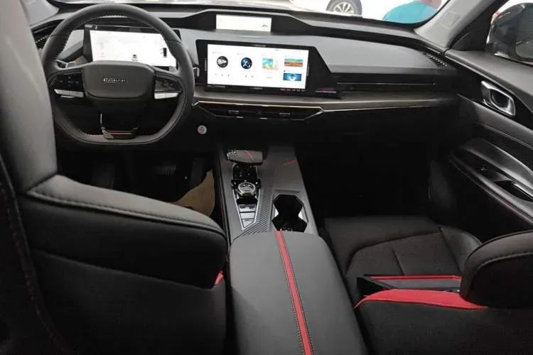 2022 ChangAn Oshan Z6 1.5T 188HP L4 7DCT,autocango,china used car exporter,china ev exporter,chinese used car exporter,chinese used ev exporter