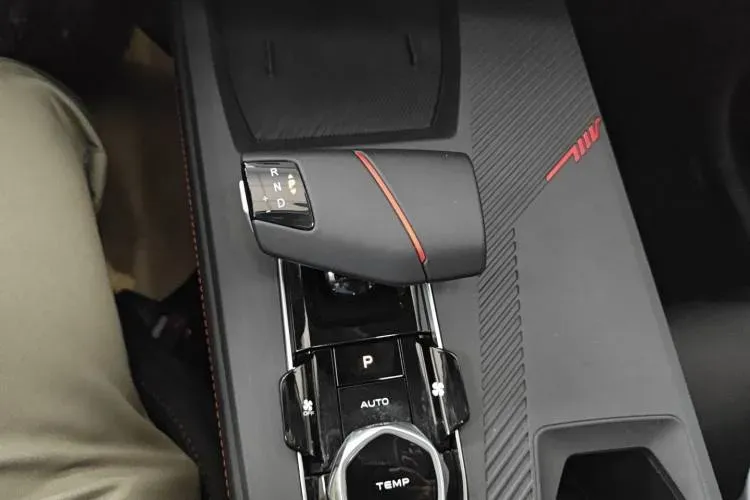 2022 ChangAn Oshan Z6 1.5T 188HP L4 7DCT,autocango,china used car exporter,china ev exporter,chinese used car exporter,chinese used ev exporter