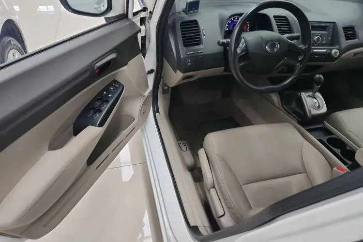 2015 Ciimo Ciimo 1.8L 140HP L4 5AT,autocango,china used car exporter,china ev exporter,chinese used car exporter,chinese used ev exporter