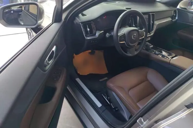 2020 Volvo S60 2.0T 303HP L4 8AT PHEV 11.6KWH,autocango,china used car exporter,china ev exporter,chinese used car exporter,chinese used ev exporter