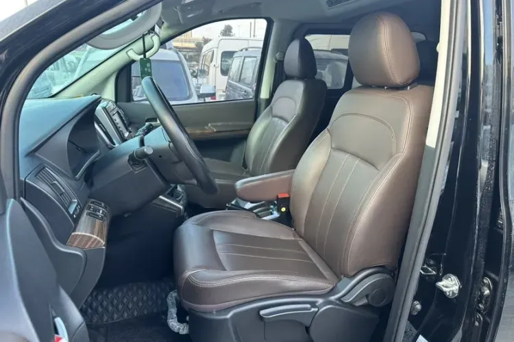 2021 DongFeng Forthing LingZhi Plus 2.0L 133HP L4 6MT,autocango,china used car exporter,china ev exporter,chinese used car exporter,chinese used ev exporter