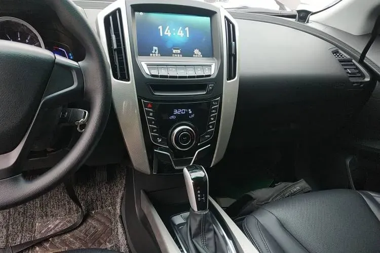 2016 Luxgen 6 SUV 1.8T 180HP L4 6AT,autocango,china used car exporter,china ev exporter,chinese used car exporter,chinese used ev exporter