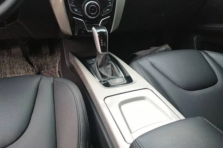 2016 Luxgen 6 SUV 1.8T 180HP L4 6AT,autocango,china used car exporter,china ev exporter,chinese used car exporter,chinese used ev exporter