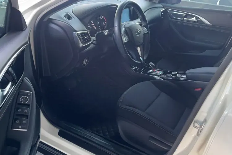 2017 Infiniti QX30 1.6T 156HP L4 7DCT,autocango,china used car exporter,china ev exporter,chinese used car exporter,chinese used ev exporter