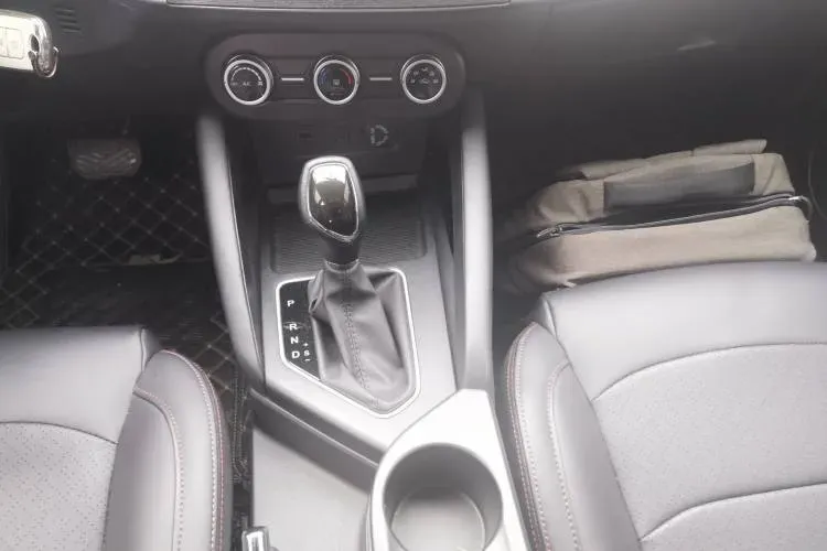 2022 DongFeng Fengon Fengon 500 1.5L 116HP L4 CVT,autocango,china used car exporter,china ev exporter,chinese used car exporter,chinese used ev exporter