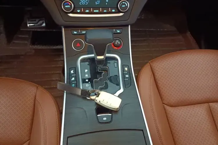 2018 Landwind X7 1.5T 163HP L4 8AT,autocango,china used car exporter,china ev exporter,chinese used car exporter,chinese used ev exporter