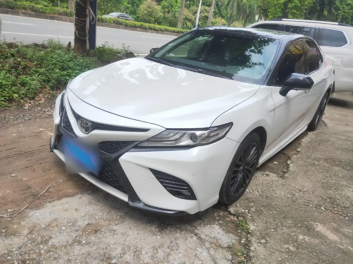 2018 Toyota Camry 2.5L 209HP L4 8AT