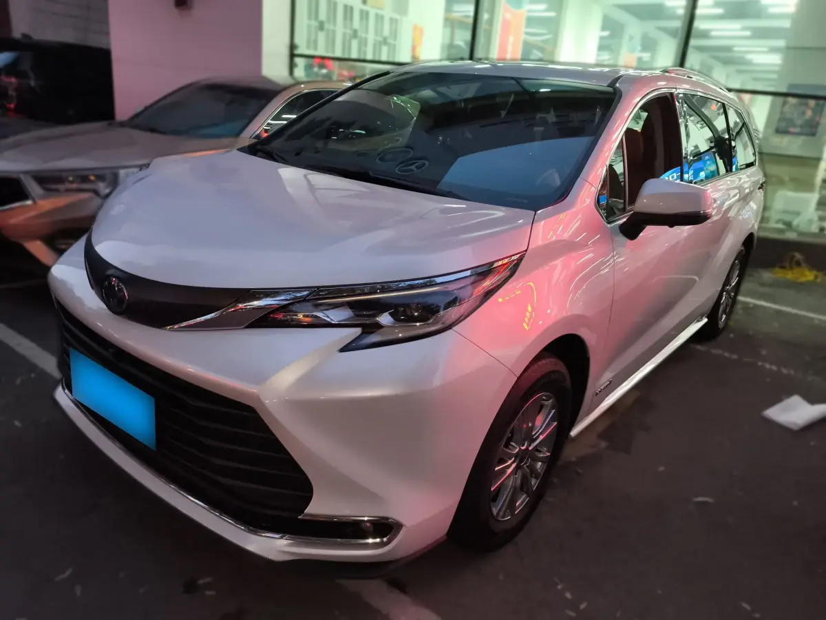 2023 Toyota Sienna 2.5L 189HP L4 E-CVT Hybrid