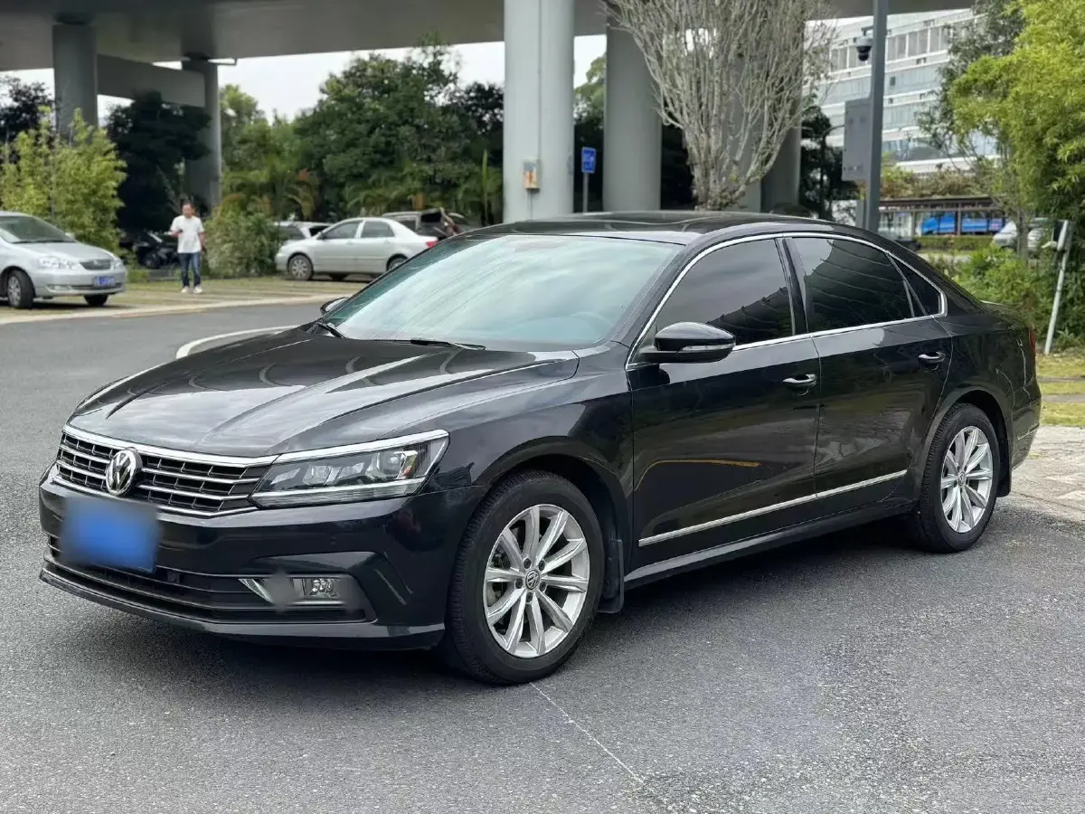 2017 Volkswagen Passat 1.8T 180HP L4 7DCT