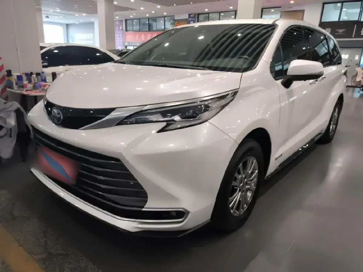 2021 Toyota Sienna 2.5L 192HP L4 E-CVT Hybrid