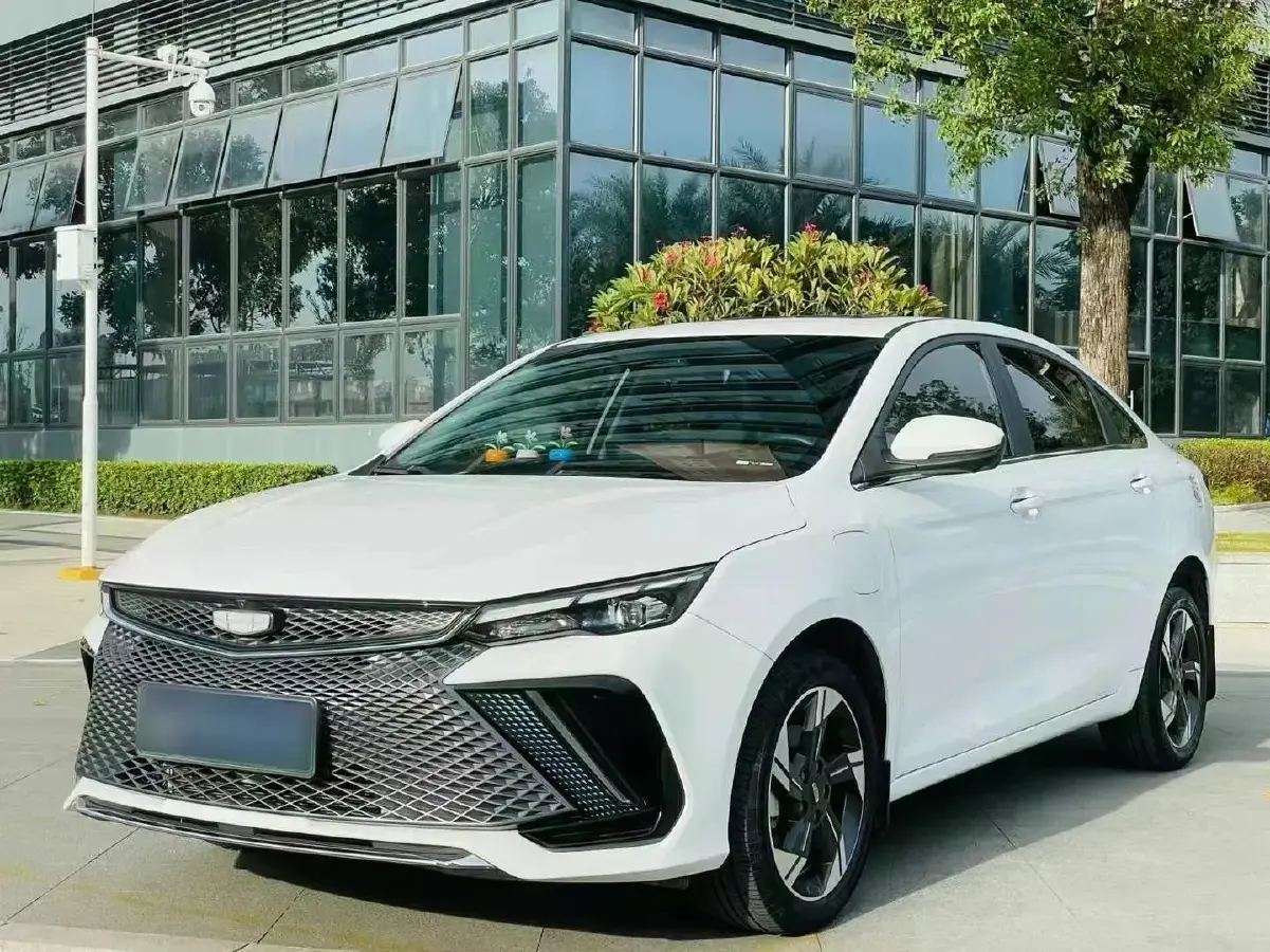 2022 Geely Emgrand L HiP 1.5T 181HP L4 3DHT PHEV 15.5KWH