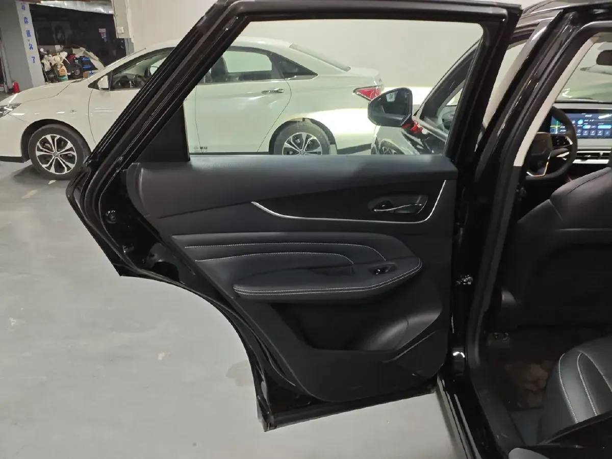 2023 Venucia Grand V DD-i 1.5T 163HP L4 E-CVT PHEV 18.4KWH,autocango,china used car exporter,china ev exporter,chinese used car exporter,chinese used ev exporter