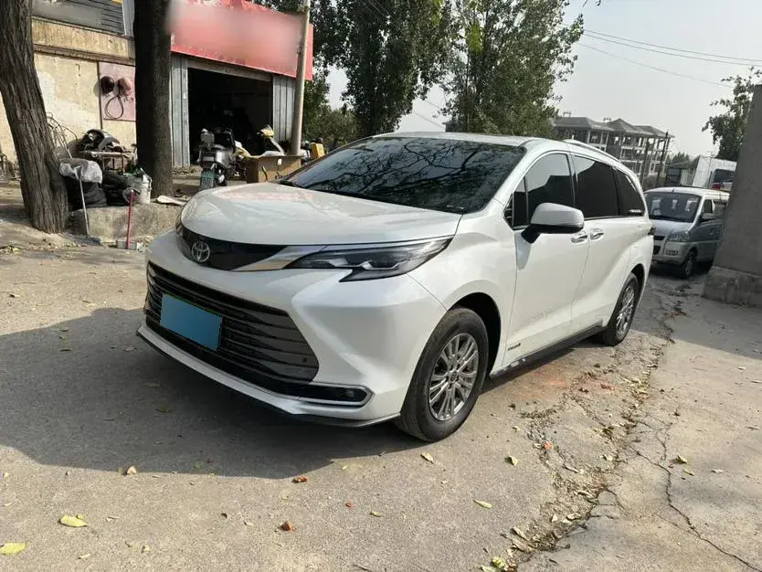 2021 Toyota Sienna 2.5L 192HP L4 E-CVT Hybrid