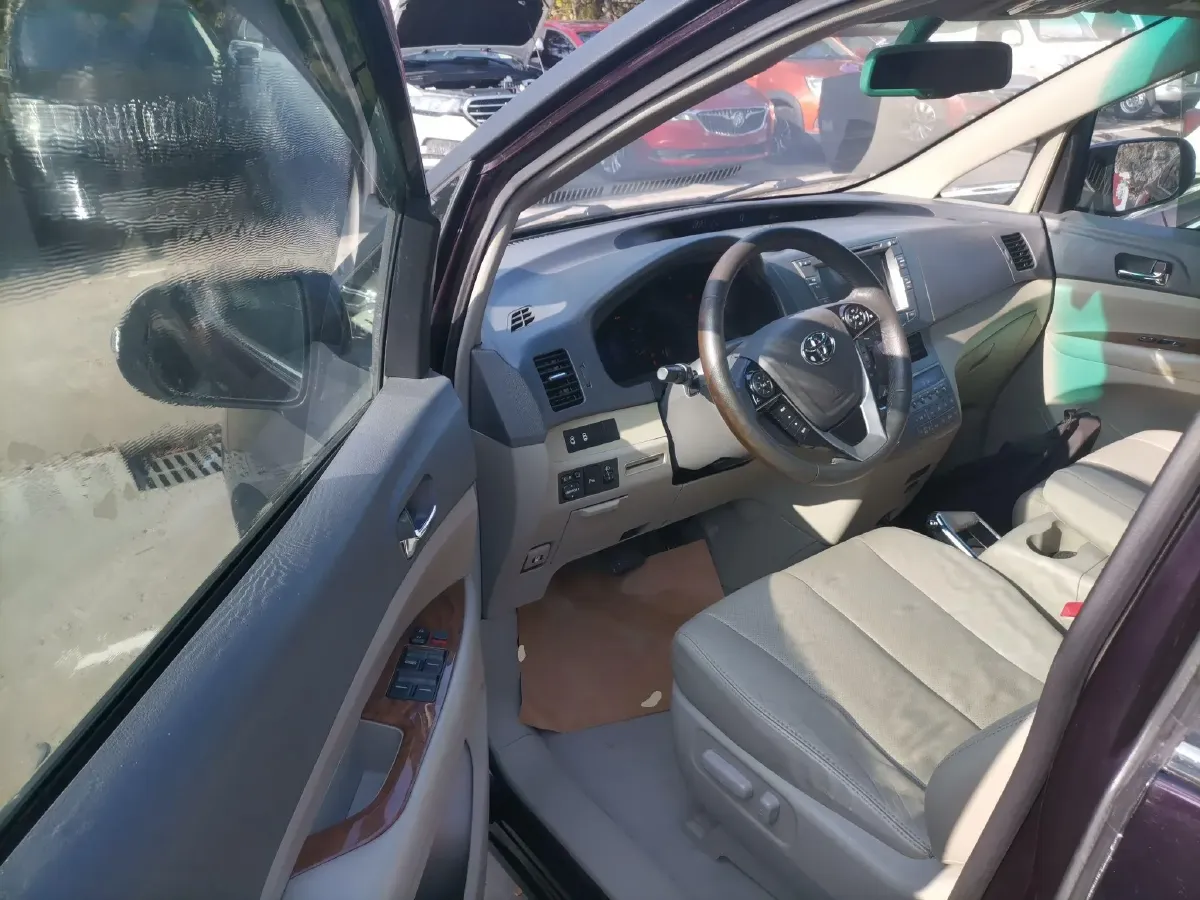 2013 BYD M6 2.4L 160HP L4 4AT,autocango,china used car exporter,china ev exporter,chinese used car exporter,chinese used ev exporter