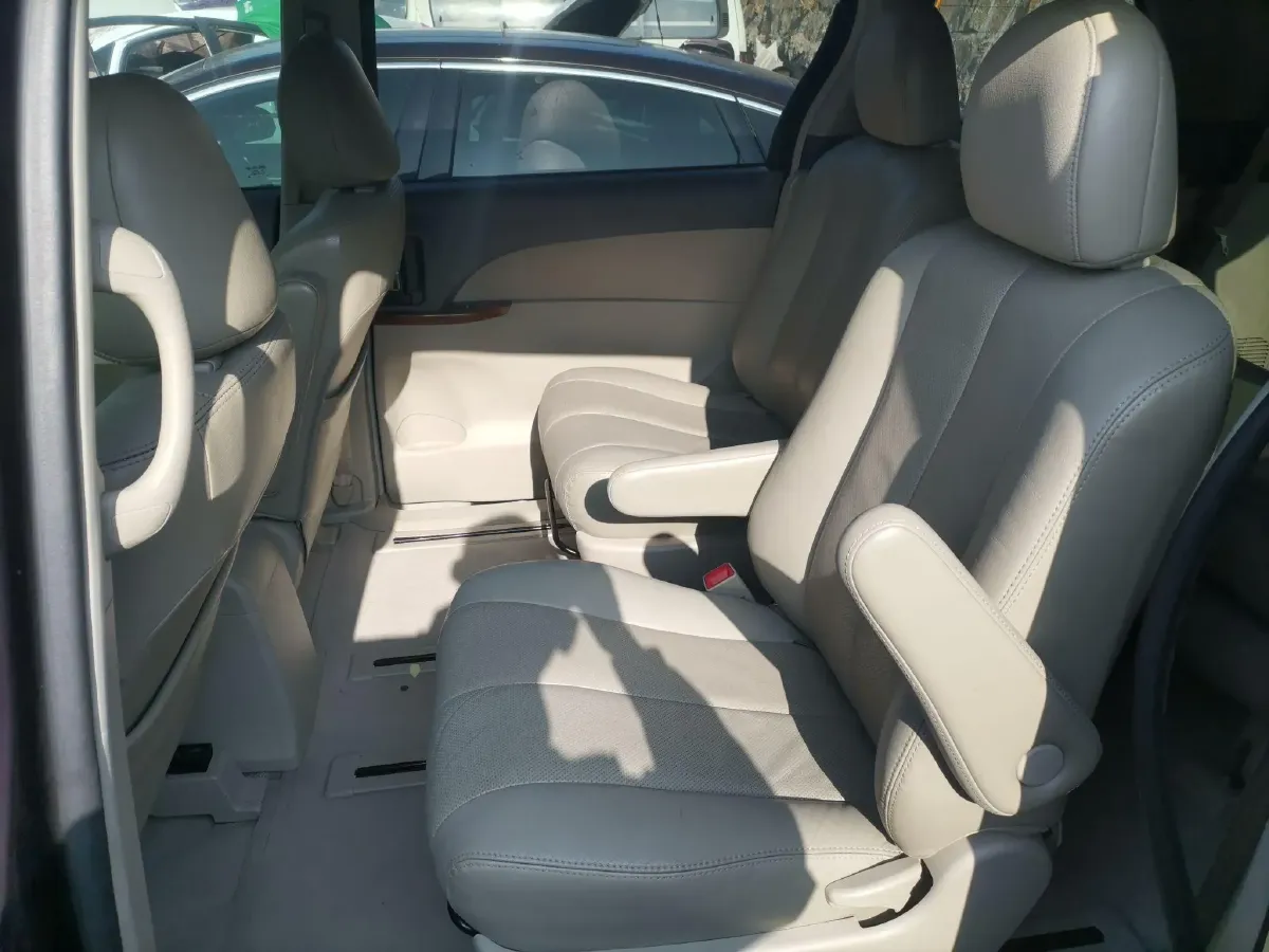 2013 BYD M6 2.4L 160HP L4 4AT,autocango,china used car exporter,china ev exporter,chinese used car exporter,chinese used ev exporter