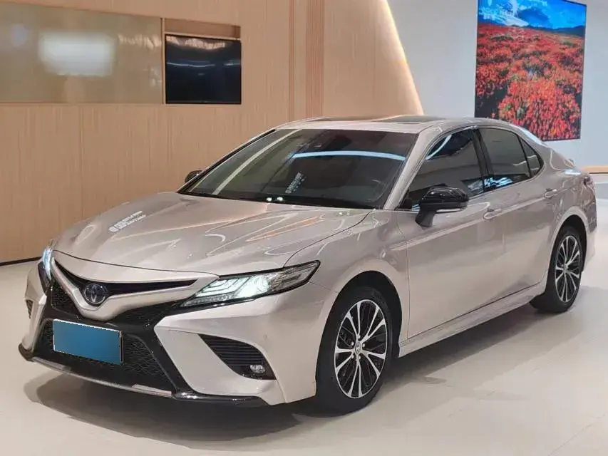 2019 Toyota Camry 2.5L 209HP L4 8AT
