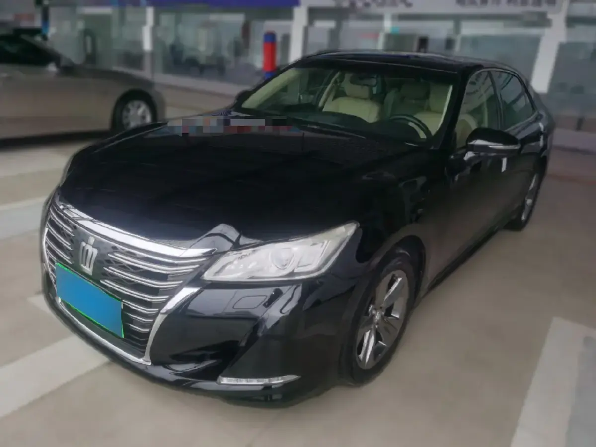 2015 Toyota Crown 2.0T 235HP L4 8AT