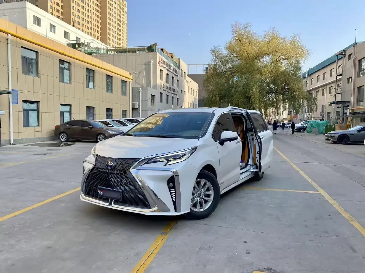 2023 Toyota Granvia 2.5L 189HP L4 E-CVT Hybrid