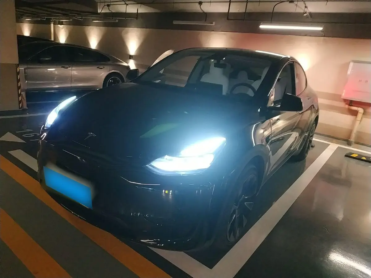 2022 Tesla Model Y BEV 60KWH