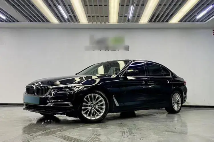 2019 BMW 5 Series 2.0T 184HP L4 8AT PHEV 13KWH