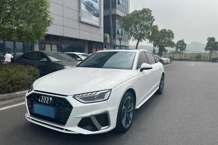 2022 Audi A4L 2.0T 190HP L4 7DCT