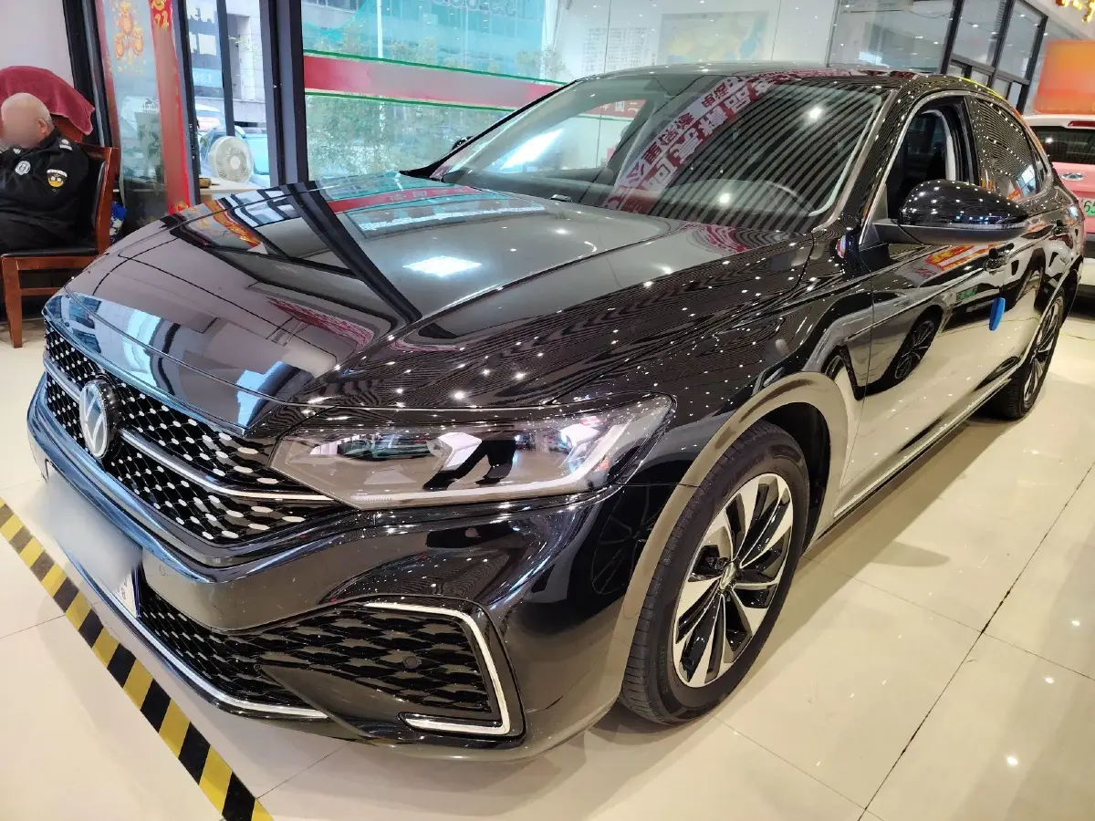 2023 Volkswagen Passat 2.0T 186HP L4 7DCT