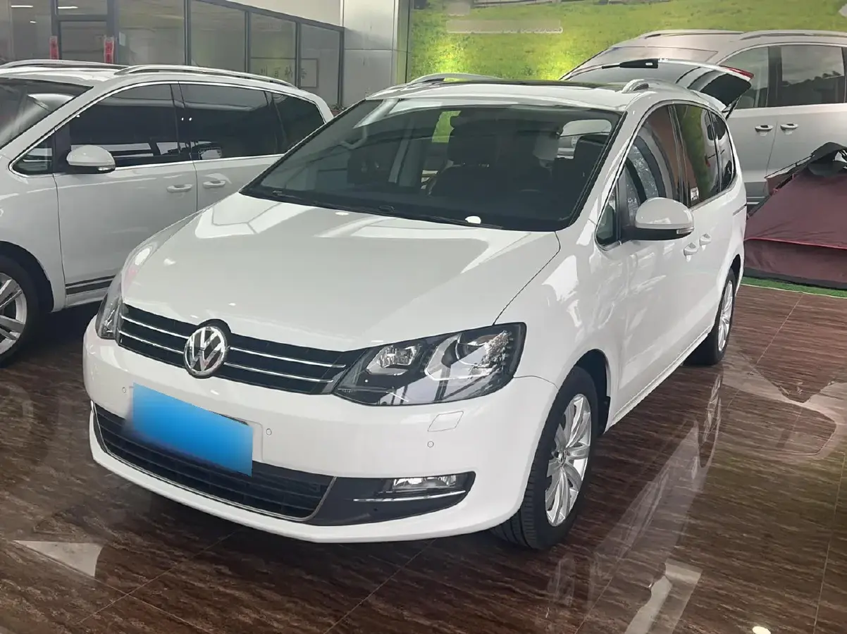 2016 Volkswagen Sharan 2.0T 220HP L4 6DCT