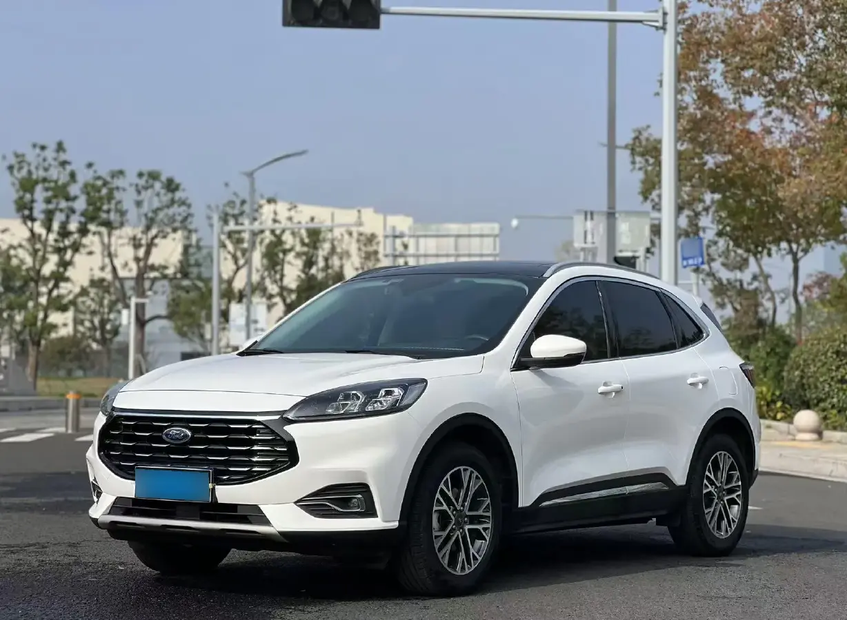 2020 Ford Escape 2.0T 248HP L4 8AT