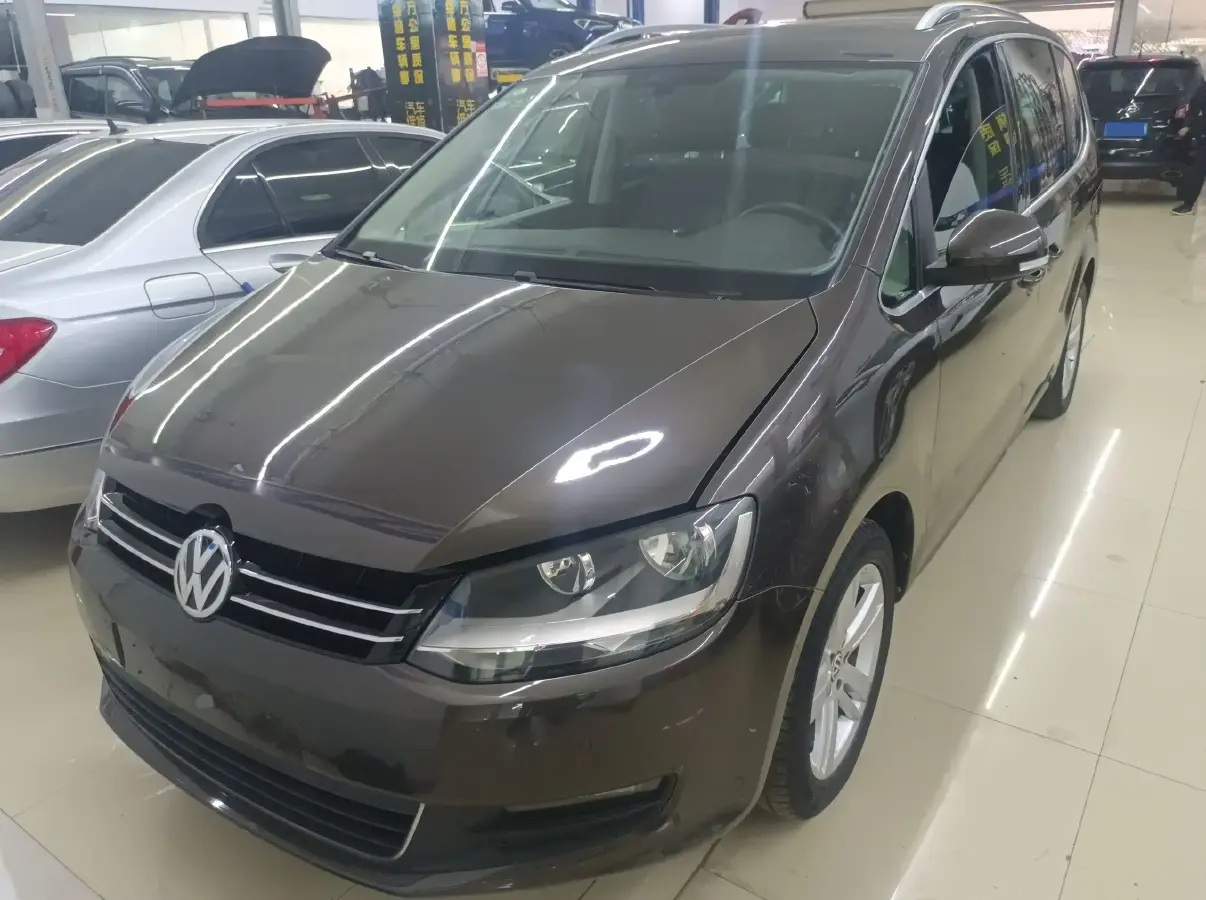 2016 Volkswagen Sharan 2.0T 220HP L4 6DCT