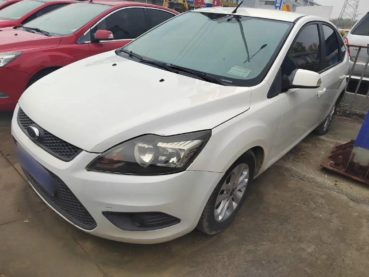 2013 Ford Focus 1.8L 124HP L4 5MT