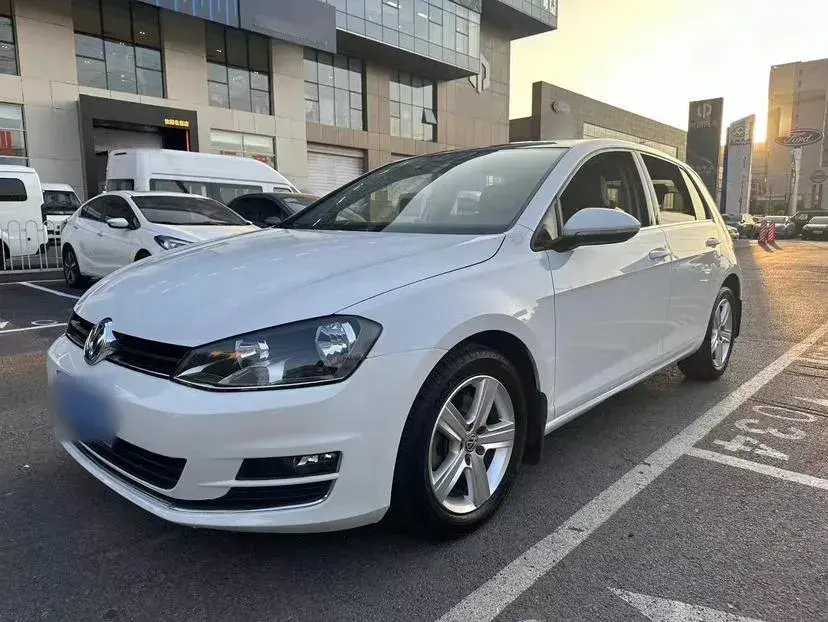 2015 Volkswagen Golf 1.6L 110HP L4 6AT
