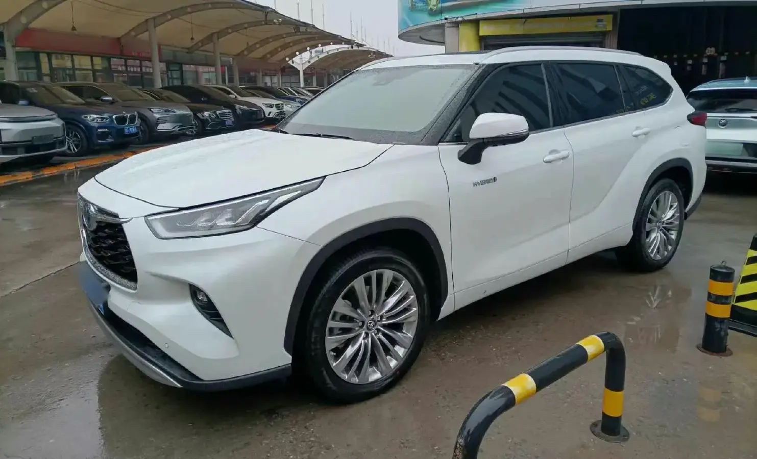 2022 Toyota Highlander 2.5L 192HP L4 E-CVT Hybrid