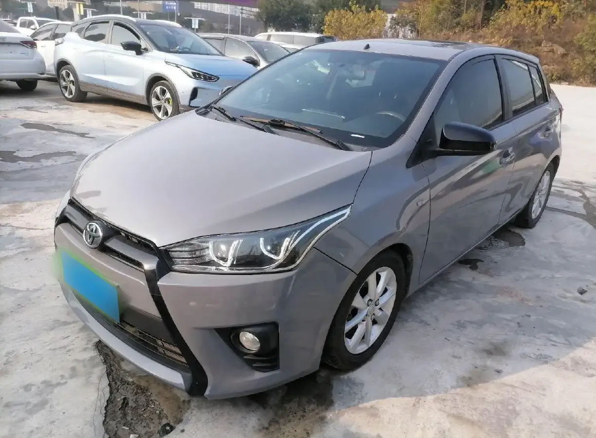 2015 Toyota Yaris L 1.5L 107HP L4 4AT