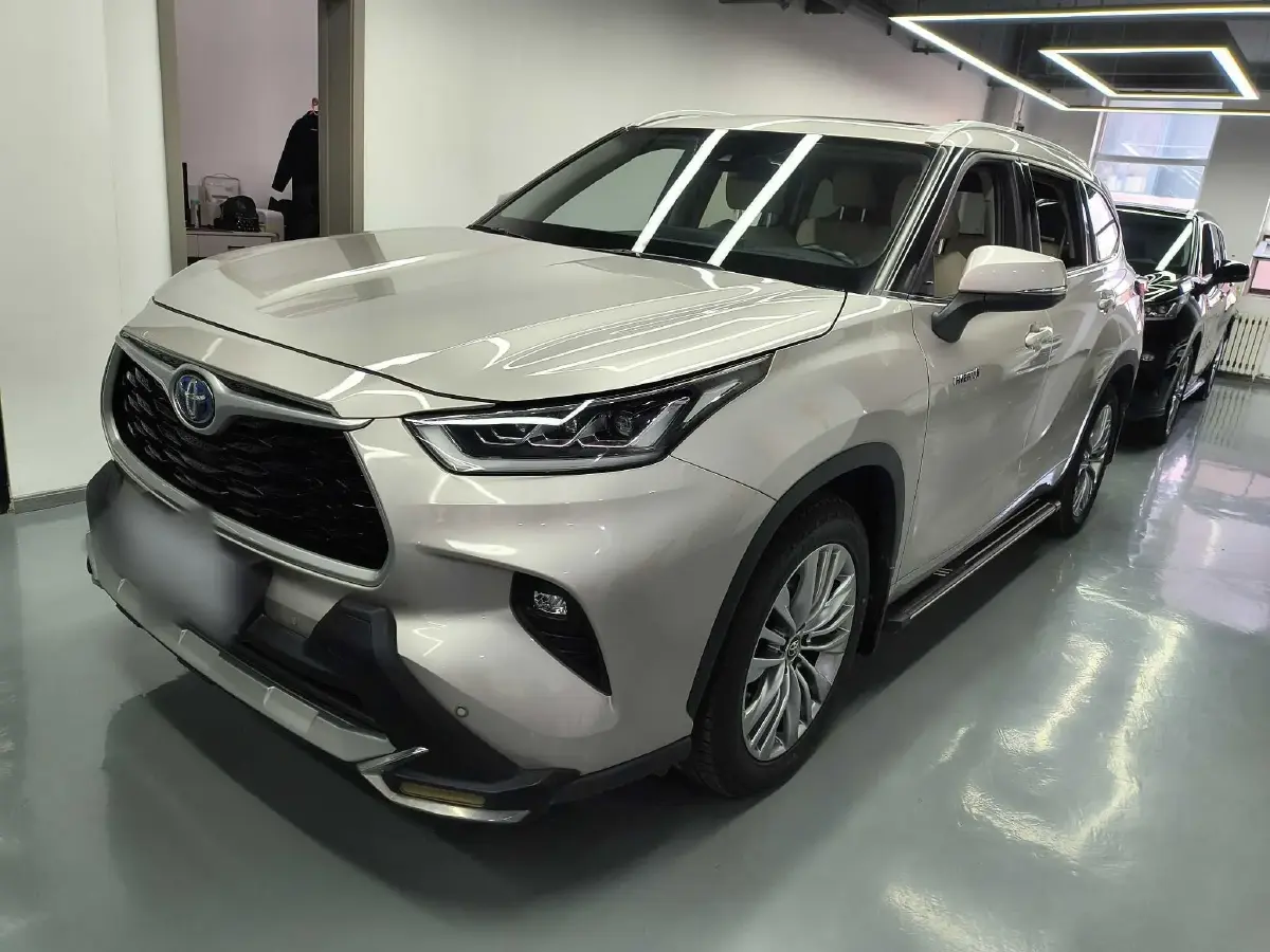 2022 Toyota Highlander 2.5L 192HP L4 E-CVT Hybrid