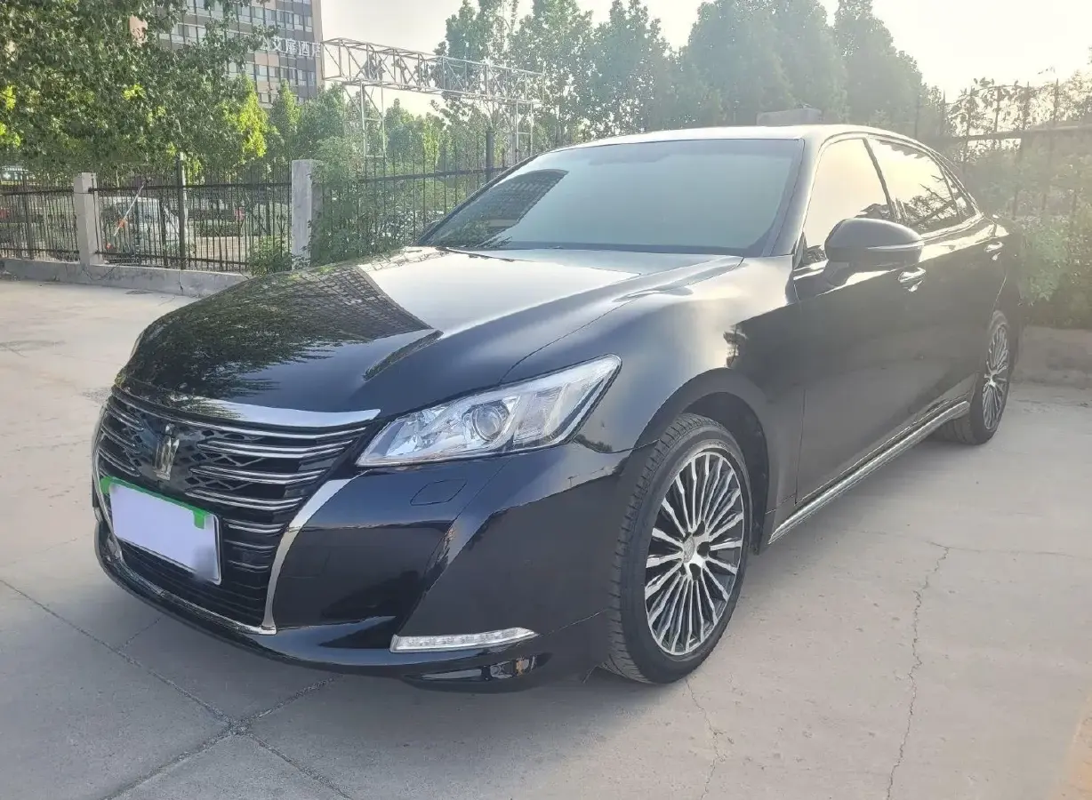 2018 Toyota Crown 2.0T 235HP L4 8AT