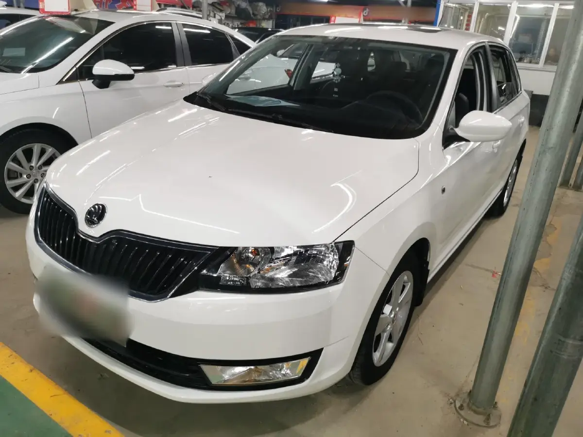 2016 Skoda Rapid Spaceback 1.6L 110HP L4 5MT