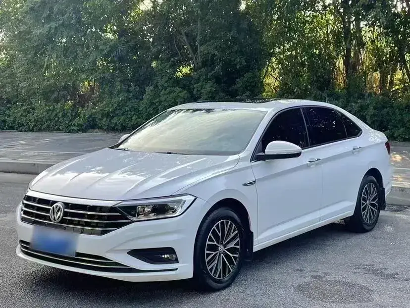 2020 Volkswagen Sagitar 1.2T 116HP L4 7DCT
