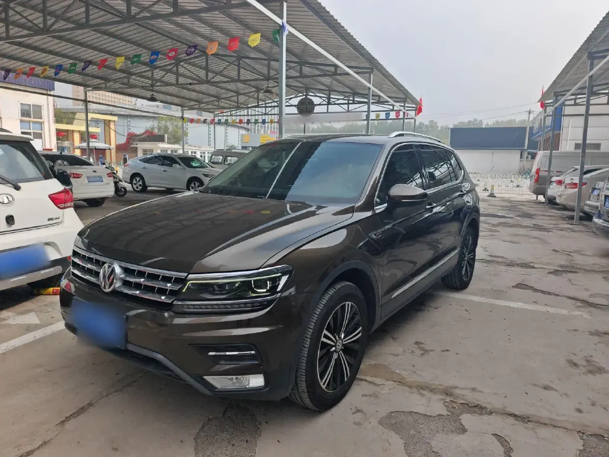 2018 Volkswagen Tiguan L 2.0T 220HP L4 7DCT