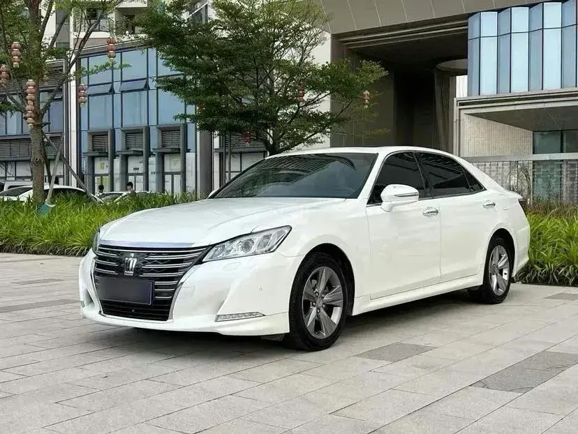 2015 Toyota Crown 2.0T 235HP L4 8AT