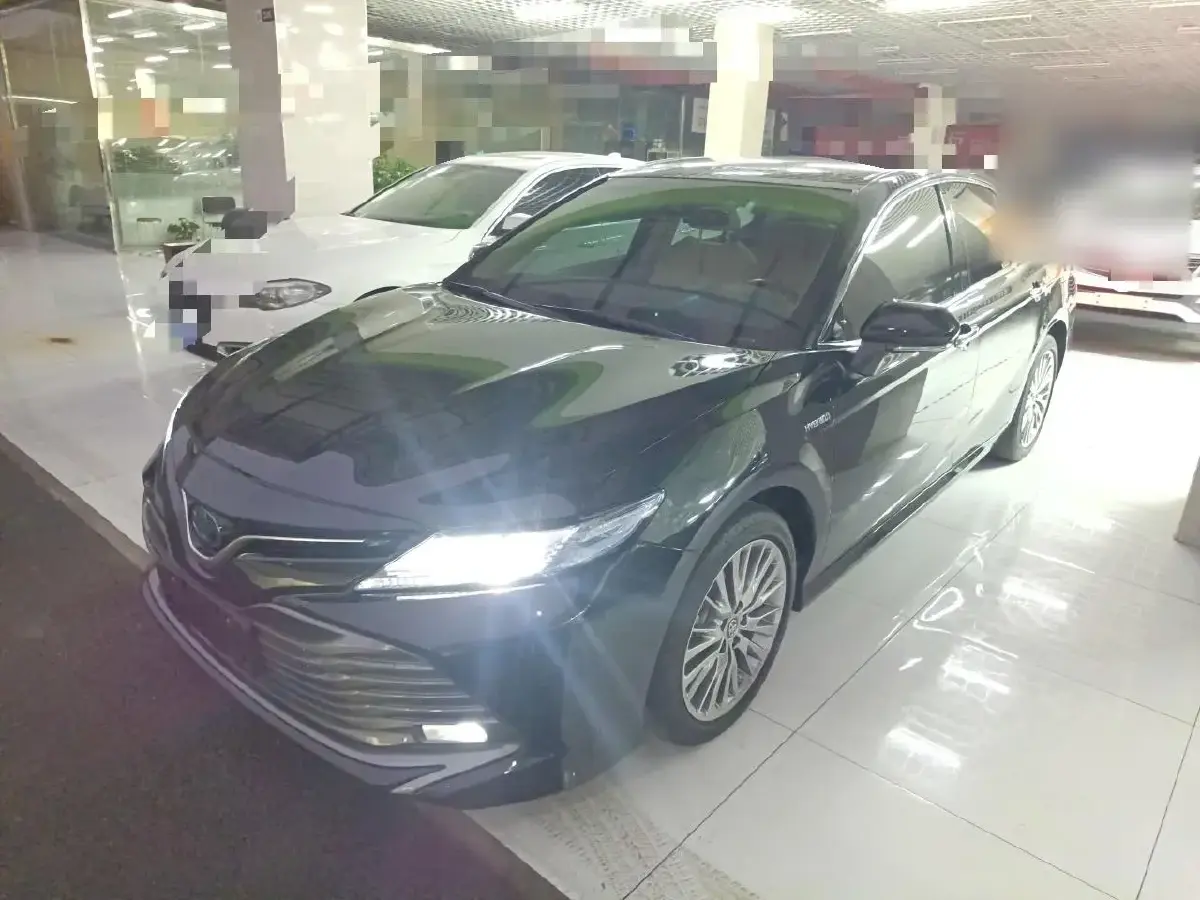 2019 Toyota Camry 2.5L 178HP L4 E-CVT Hybrid