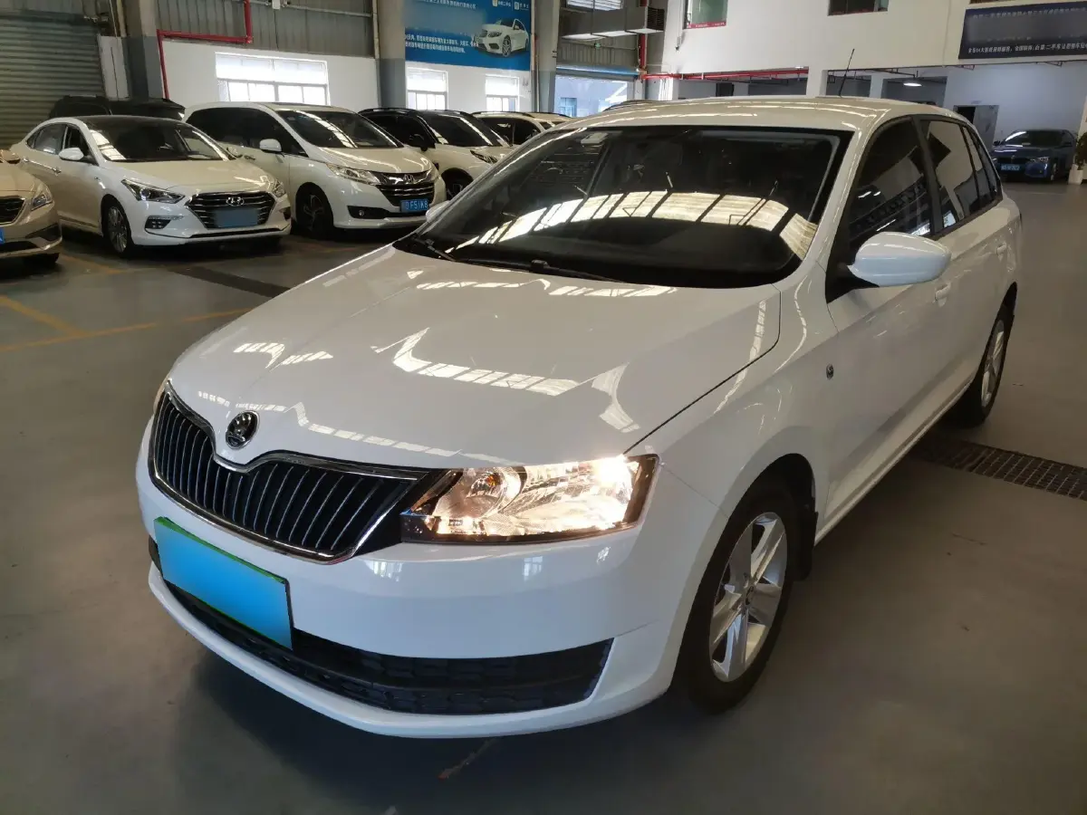 2016 Skoda Rapid Spaceback 1.6L 110HP L4 6AT