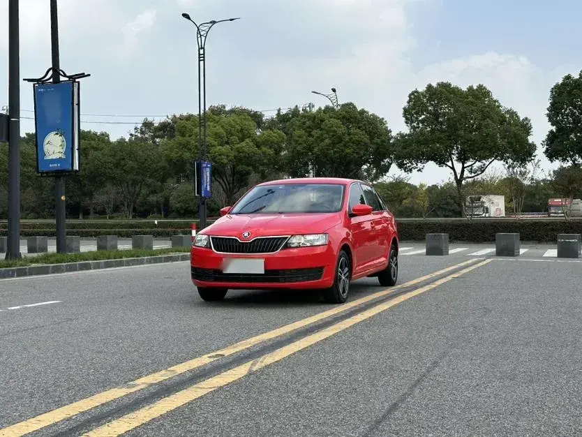 2016 Skoda Rapid Spaceback 1.6L 110HP L4 6AT