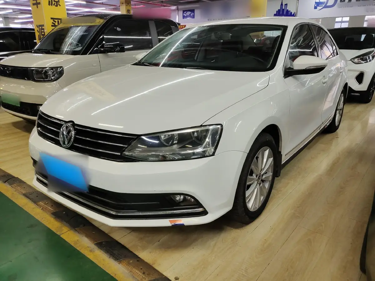 2017 Volkswagen Sagitar 1.6L 110HP L4 5MT