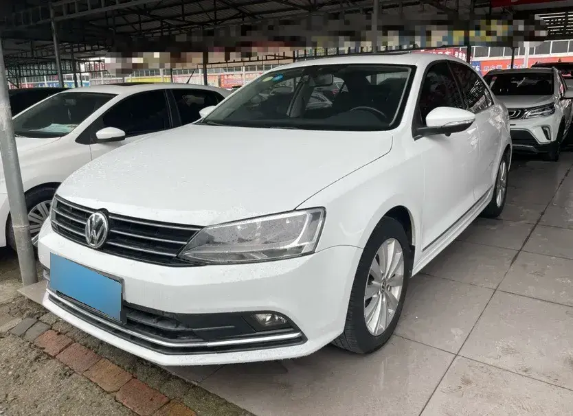 2015 Volkswagen Sagitar 1.4T 131HP L4 7DCT
