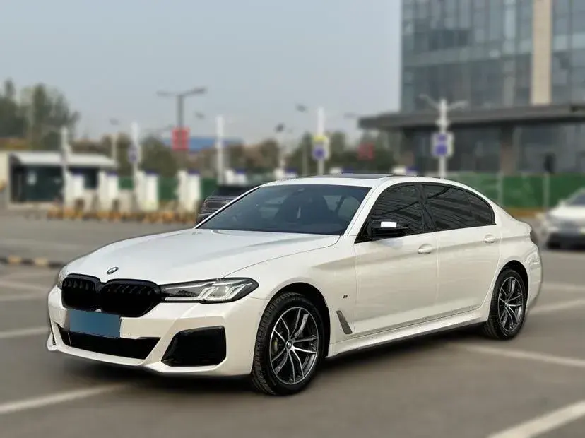 2022 BMW 5 Series 2.0T 184HP L4 8AT