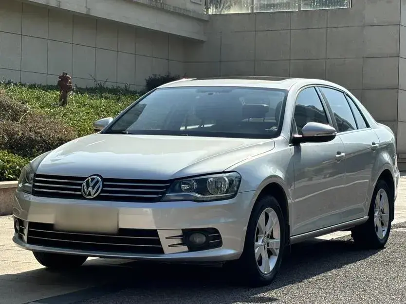 2015 Volkswagen Bora 1.6L 105HP L4 6AT